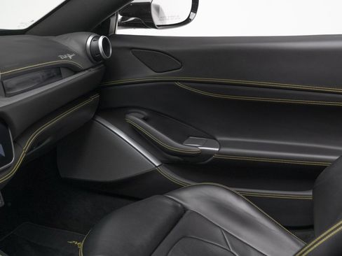 Used 2019 Ferrari Portofino Base image 63