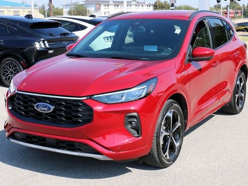 Used 2024 Ford Escape ST-Line Elite w/ Premium Technology Package image 2