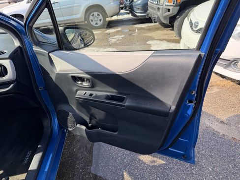 Used 2012 Toyota Yaris LE image 32