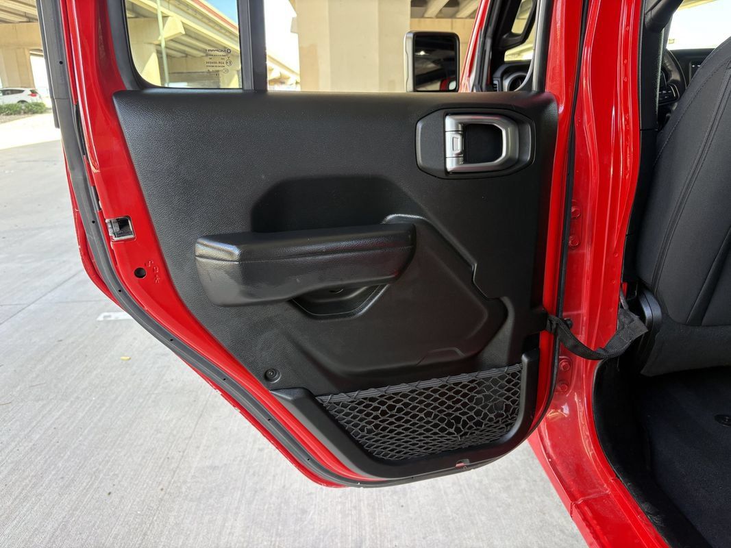Used 2018 Jeep Wrangler Unlimited Sport S AWD/4WD image 25