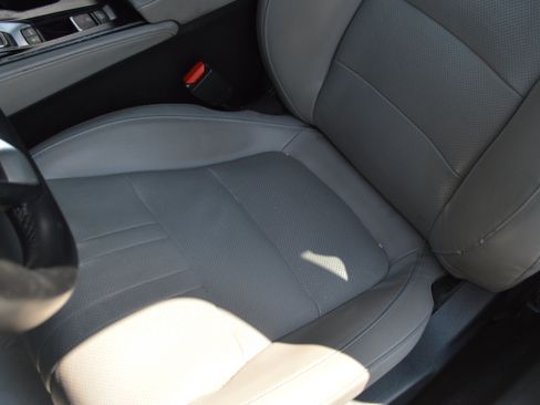 Used 2018 Honda Accord Touring image 19