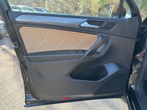 Used 2023 Volkswagen Tiguan SE image 5