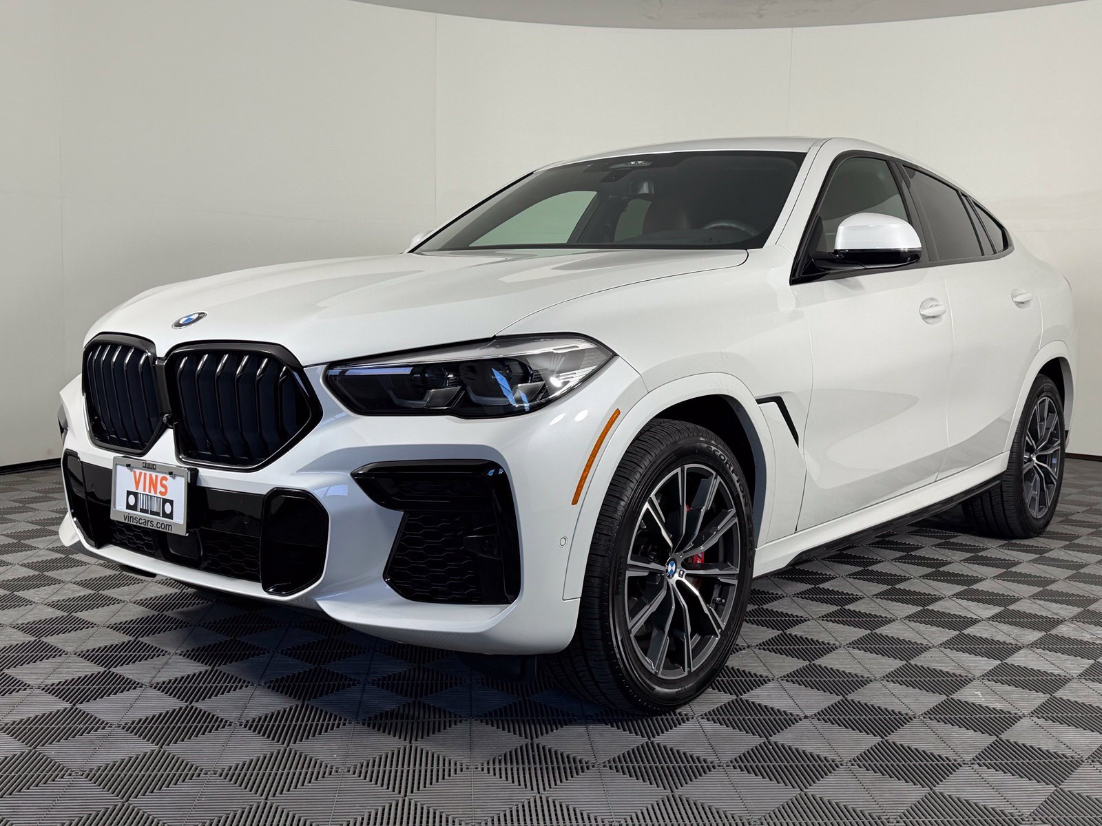 Used 2022 BMW X6 xDrive40i w/ M Sport Package AWD/4WD image 4