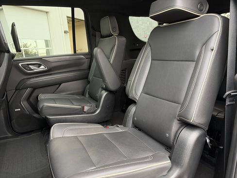 Used 2023 GMC Yukon XL SLT w/ SLT Luxury Package AWD/4WD image 25