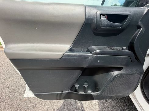 Used 2016 Toyota Tacoma SR RWD image 16