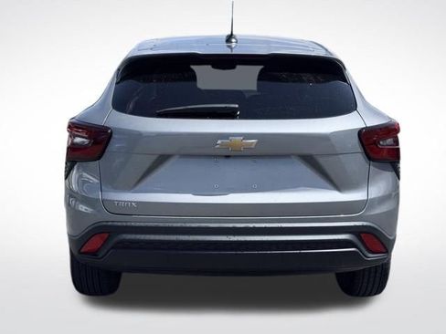 Used 2024 Chevrolet Trax LS w/ Driver Confidence Package FWD image 7