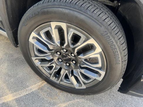 Used 2023 GMC Sierra 1500 Denali Ultimate AWD/4WD image 4