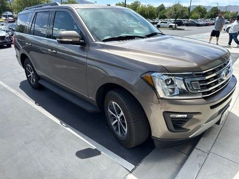 Used 2018 Ford Expedition XLT w/ Equipment Group 201A AWD/4WD image 2