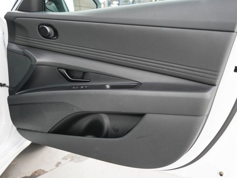 Used 2025 Hyundai Elantra Sport FWD image 9