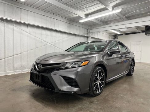 Used 2020 Toyota Camry SE image 9