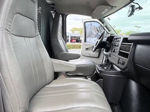 Used 2018 Chevrolet Express 2500 w/ Driver Convenience Package image 10