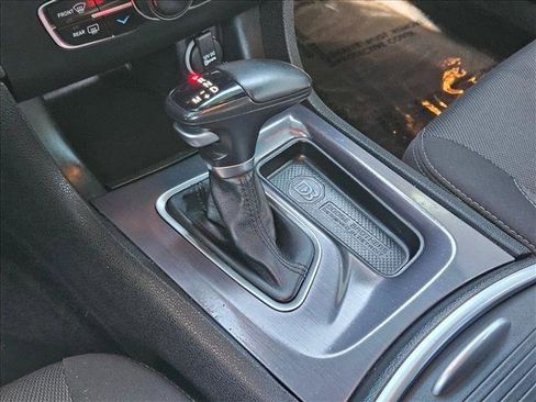 Used 2018 Dodge Charger SXT RWD image 18