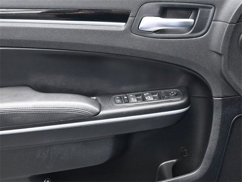 Used 2023 Chrysler 300 Touring L image 13