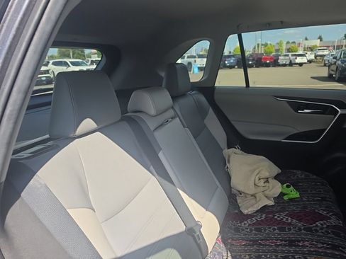 Used 2021 Toyota RAV4 XLE Premium AWD/4WD image 7