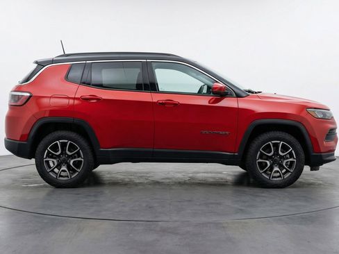 Used 2025 Jeep Compass Trailhawk AWD/4WD image 11