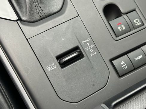 Used 2021 Toyota Highlander XSE FWD image 22