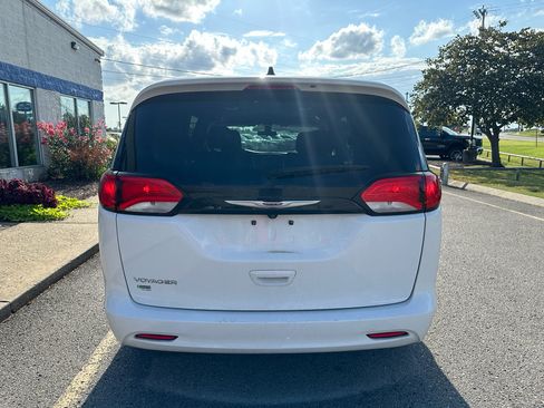 Used 2022 Chrysler Voyager LX FWD image 7