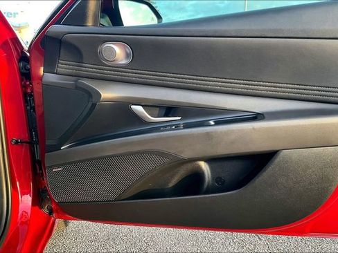 Used 2024 Hyundai Elantra Limited image 27