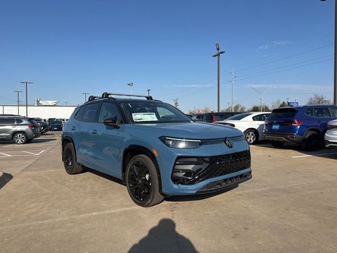 New 2026 Volkswagen Tiguan SE R-Line AWD/4WD image 3