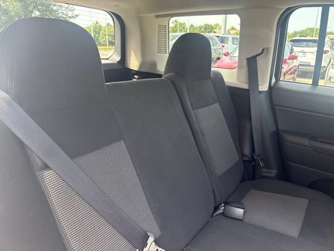 Used 2014 Jeep Patriot Latitude AWD/4WD image 26