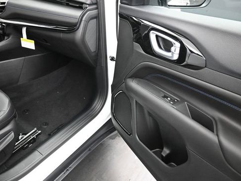 New 2026 Jeep Compass Latitude image 23