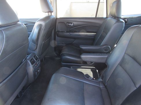 Certified 2019 Honda Pilot Touring image 17