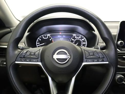 Used 2025 Nissan Altima 2.5 SV FWD image 16