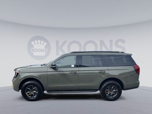 Used 2025 Ford Expedition Tremor AWD/4WD image 2