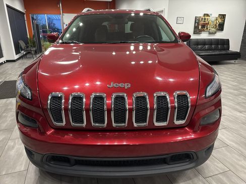 Used 2015 Jeep Cherokee Latitude image 2