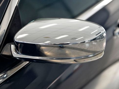 Used 2015 Chrysler 300 C w/ Light Group image 12