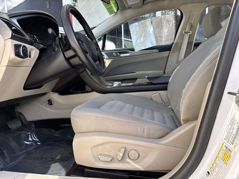 Used 2018 Ford Fusion SE w/ Fusion SE Technology Package image 15