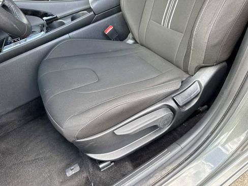 Used 2025 Hyundai Elantra SEL FWD image 34