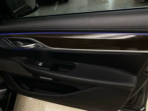 Used 2018 BMW 740i xDrive AWD/4WD image 28