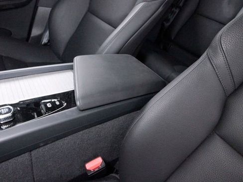 Certified 2025 Volvo XC60 B5 Plus AWD/4WD image 15