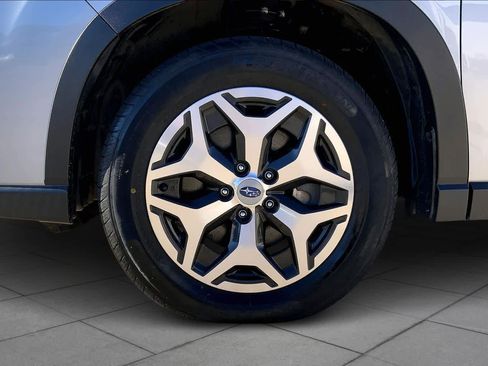 Used 2022 Subaru Forester Premium image 11