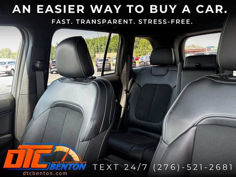Used 2025 Jeep Grand Cherokee Altitude AWD/4WD image 10