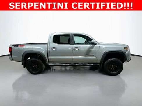 Used 2019 Toyota Tacoma TRD Off-Road image 3