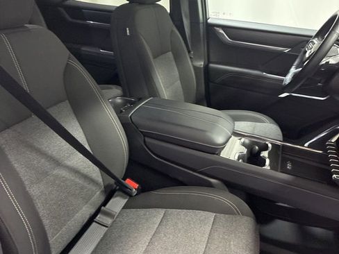 Used 2025 GMC Acadia Elevation image 28