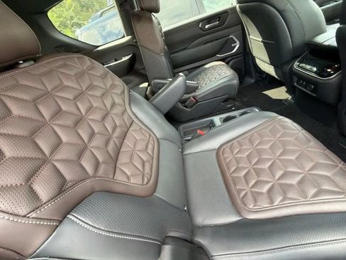 Used 2025 Nissan Armada Platinum w/ Convenience Package AWD/4WD image 15