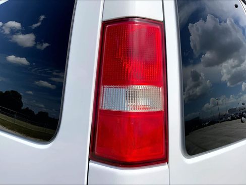 Used 2018 Chevrolet Express 3500 LT w/ LT Preferred Equipment Group RWD image 26