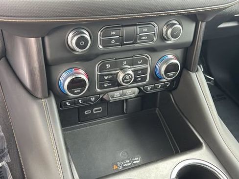 Used 2024 GMC Yukon AT4 AWD/4WD image 31