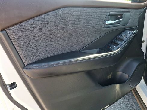 Used 2023 Nissan Rogue SV AWD/4WD image 14