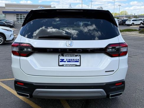 Used 2024 Honda Pilot Touring image 4
