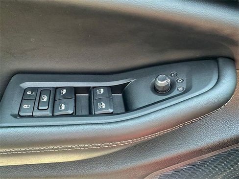 Used 2023 Jeep Grand Cherokee L Laredo image 14