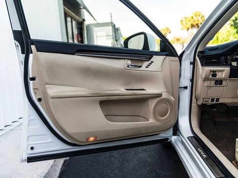 Used 2014 Lexus ES 350 w/ Premium Package FWD image 13