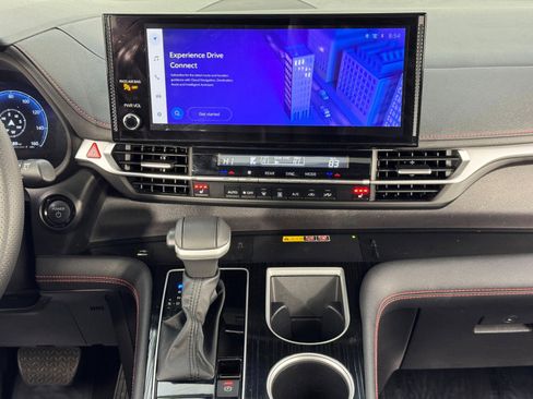 Used 2025 Toyota Sienna XSE w/ XSE Plus Package image 23