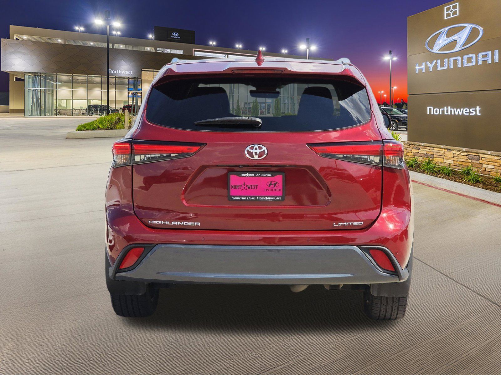 Used 2021 Toyota Highlander Limited FWD image 8