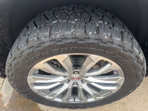 Used 2023 GMC Yukon Denali w/ Denali Reserve Package image 10