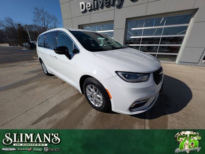 Used 2024 Chrysler Pacifica Touring-L