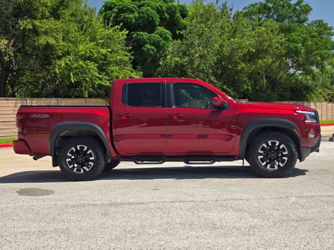 Used 2022 Nissan Frontier Pro-X RWD image 2
